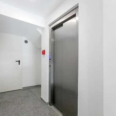 Newly Renovated Cozy Loft W/ Ac By Lovelystay